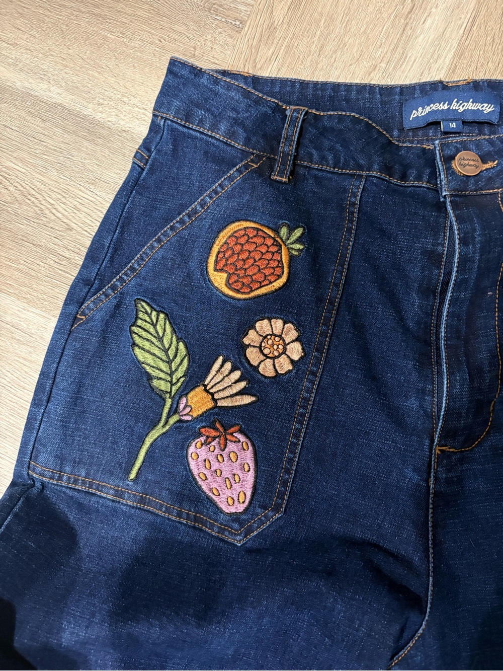 ModCloth X Princess Highway floral embroidered pockets wide leg jeans 14 - Picture 4 of 9